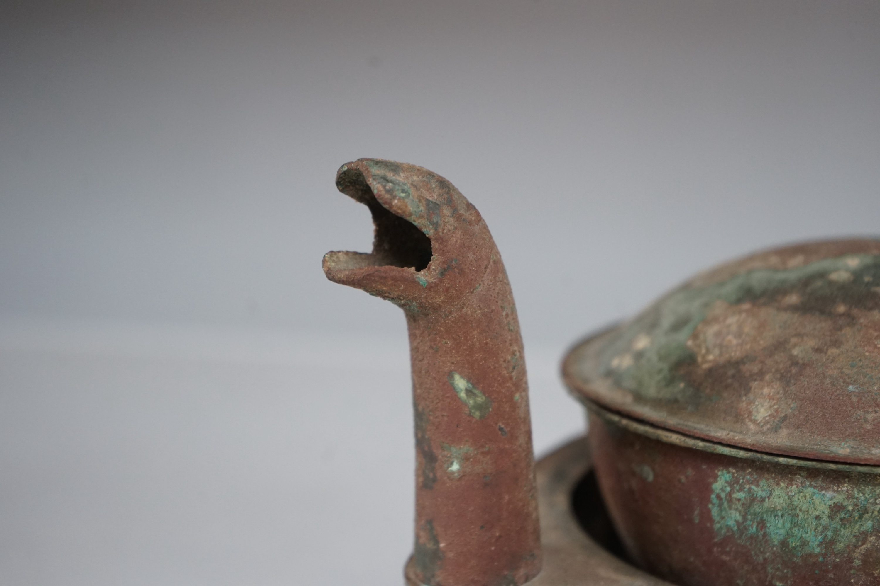 A Chinese bronze zoomorphic stove, Han Dynasty, 21cm long. Condition - fair